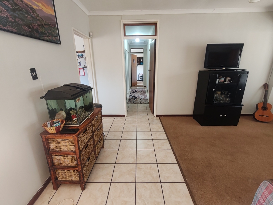 5 Bedroom Property for Sale in Vredenburg Western Cape